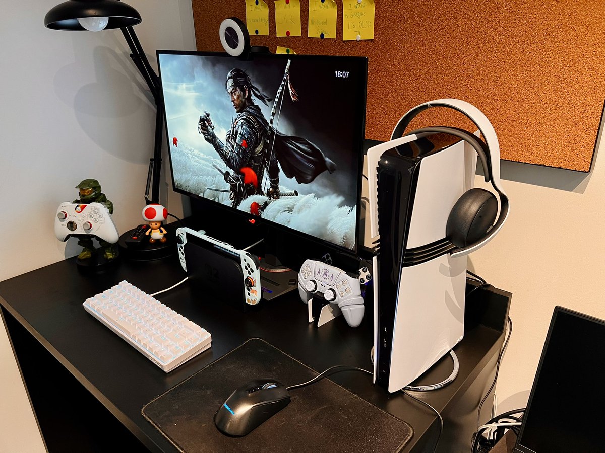 hamzue05's tweet image. Rate my gaming setup from 1-10 and show me yours ! 🤩

#Gaming