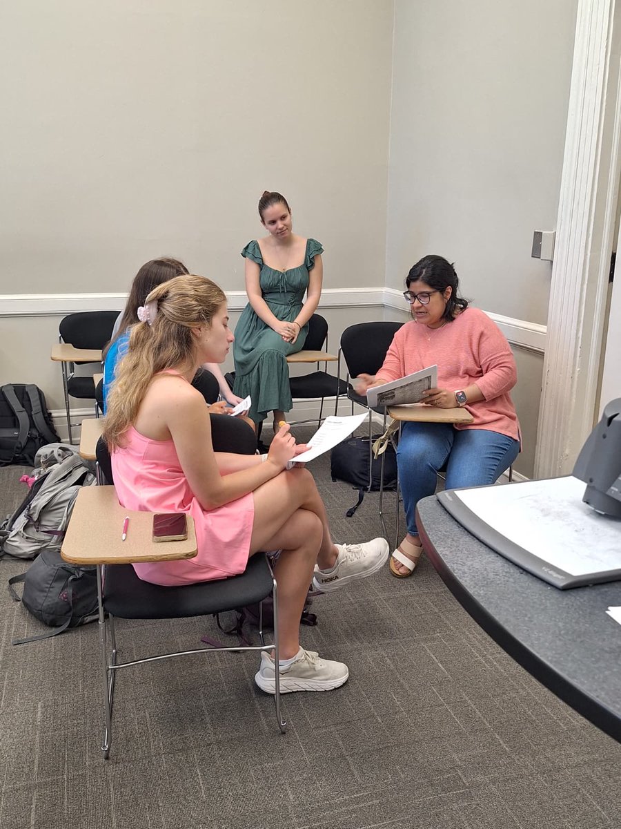 MLCspanish's tweet photo. Students in SP 484, Advanced Spanish Phonetics and Dialectology (Spring 2026), participated in a cultural activity Tuesday 14th April organized by Spanish PhD student and TA Cristina Gómez Sánchez. https://t.co/xdSxGkdfMG