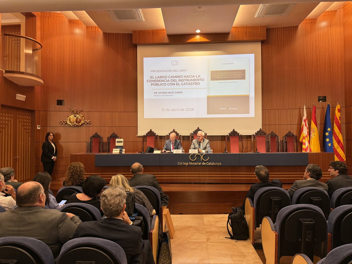 colnotaris's tweet photo. 📖 Ara, presentació del llibre "El largo camino hacia la coherencia del instrumento público con el Catastro", de Javier Micó, notari de Sabadell https://t.co/b1FeGNH1op