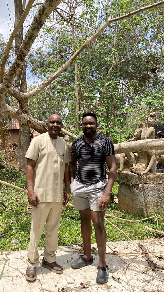 DoskyArtQuest's tweet image. With the Dean of the Institute of Management and Technology Art School, where nature meets creativity and new inspiration is born.

#DoskyArtQuest #ArtEducation #CreativeImpact #ArtInNature #Sustainability