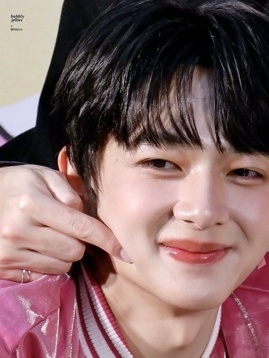 ‎𝗯𝗹𝘂𝗲 𝗽𝗲𝗮𝗰𝗵 ୧ · tweet media