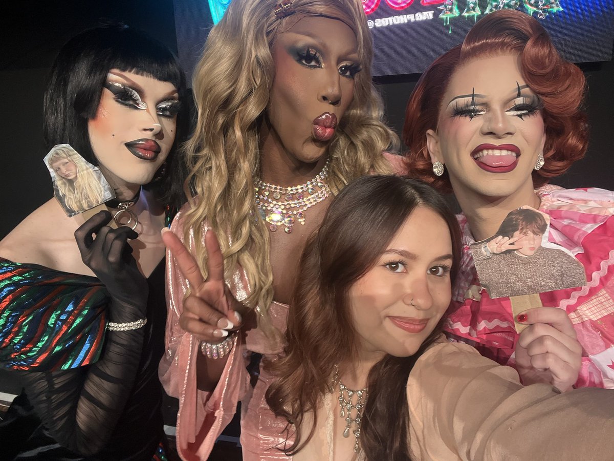 mira ᥫ᭡ tweet media