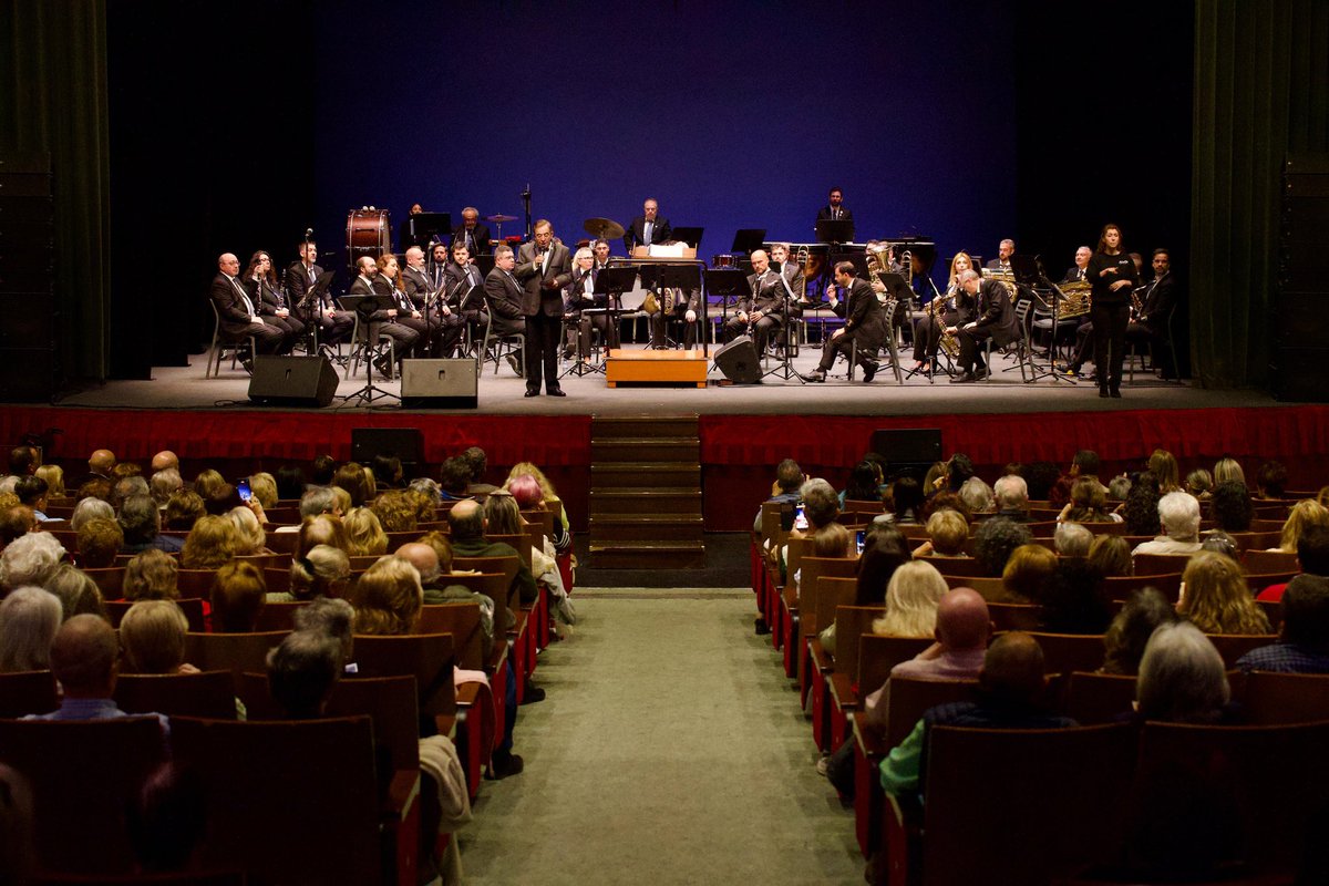 aytodebadajoz's tweet photo. 🎼👮‍♂️ La Banda Municipal de Música de #Badajoz, con Guadiana Almena y Juan Ledesma, celebra este miércoles un concierto conmemorativo por el 200 aniversario de la #PolicíaNacional

👏 Un concierto solidario con la Asociación de Personas con Discapacidad Auditiva de Badajoz #ADABA 🧏‍♀️