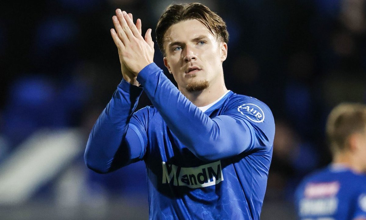 The_Thirty_'s tweet photo. As well as their attack this season, St Johnstone’s defence has been very impressive.

In the Championship:

🥇 Least goals conceded (25)
🥇 Most clean sheets (17)

They also have the joint most clean sheets, and 2nd best defensive record across the whole SPFL 🔵⚪️ https://t.co/zkt94N1y2J