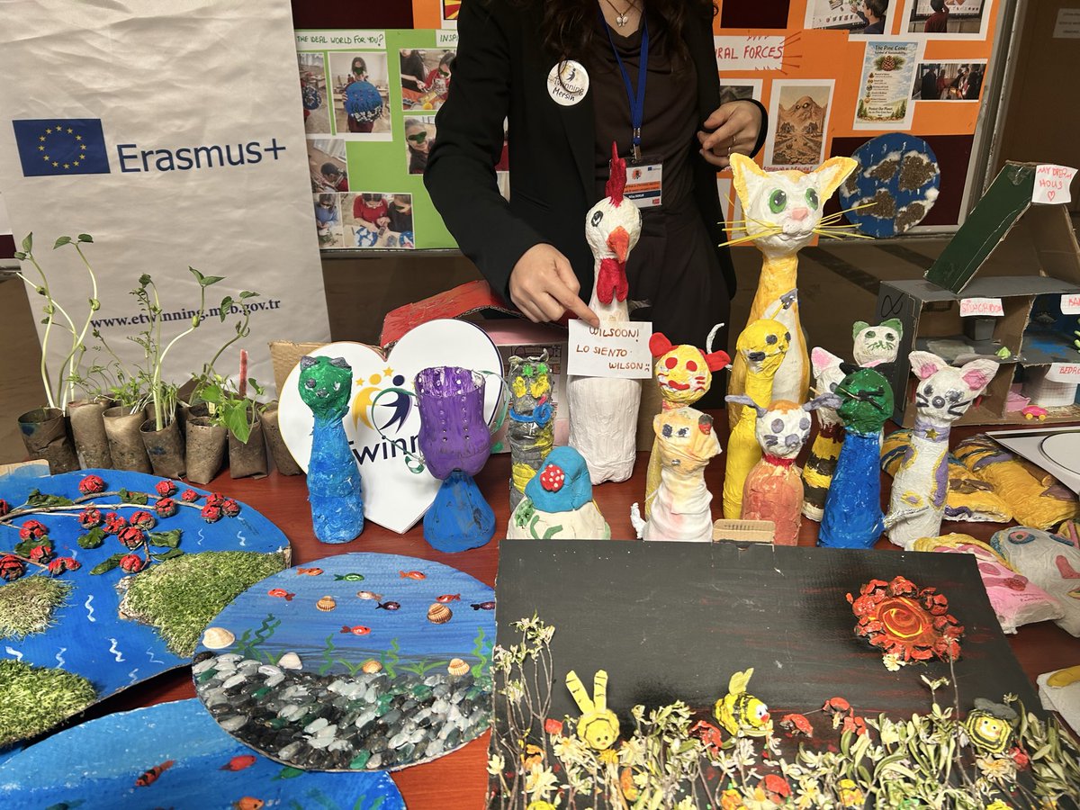 RaquelSRUclm's tweet image. Thank you @umt43155607 and @MersinUnv 🇹🇷 for the opportunity to enjoy this amazing eTwinning fair. It is great to see real schools’ products 🤗
#uclm #facultaddeeducacionalbacete #erasmus #etwinning