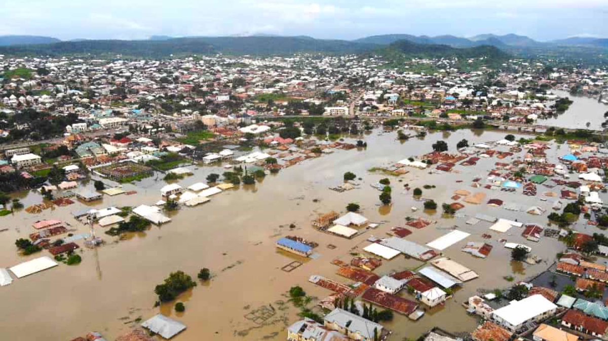 qubesmagazine's tweet image. 🚨 33 States in Nigeria on HIGH FLOOD ALERT in 2026 🌧️

Is your state at risk?

Full breakdown, affected areas &amp;amp; what to expect 👇

Qubes Magazine 👉 bit.ly/3YHHl0a

#NigeriaFlood #FloodAlert #ClimateChange #BreakingNews #NigeriaNews #StaySafe