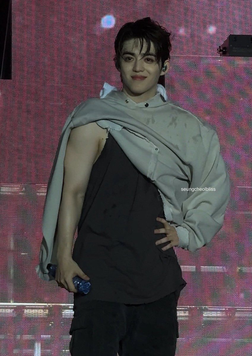 Sugar down bad for Jeonghan tweet media