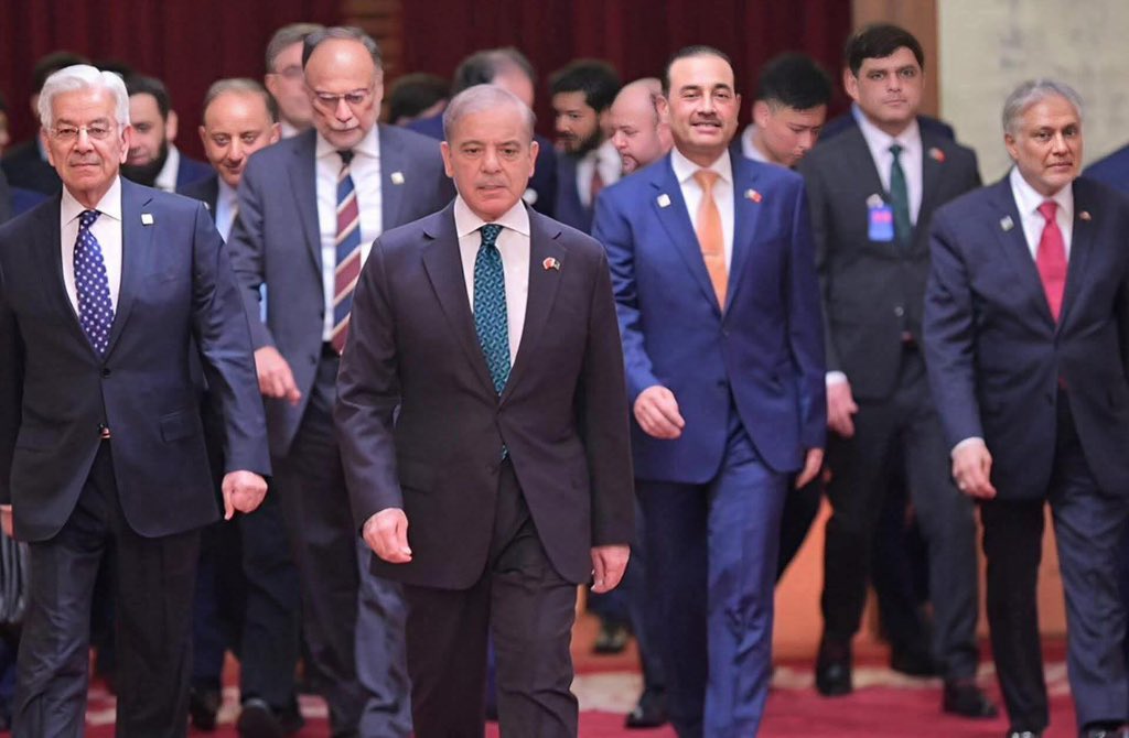 🔰ایک ہی وقت میں پاکستان نے
ایران 🇮🇷 کا دفاع کیا
 امریکہ 🇺🇸 کو قائل کیا
افغانستان 🇦🇫 کی پھینٹی لگائی
 انڈیا 🇮🇳 کو نکرے لگایا
چین 🇨🇳 سے مشاورت کی
امارات 🇸🇩 کو پیسے دیے
سعودیہ 🇸🇦 سے ایئر بیس لی
اسرائیل 🇮🇱 کو ہلا کر رکھ دیا 
روس 🇷🇺 سے حمایت لی
اس کے علاوہ دنیا جہان سے امید وابستہ