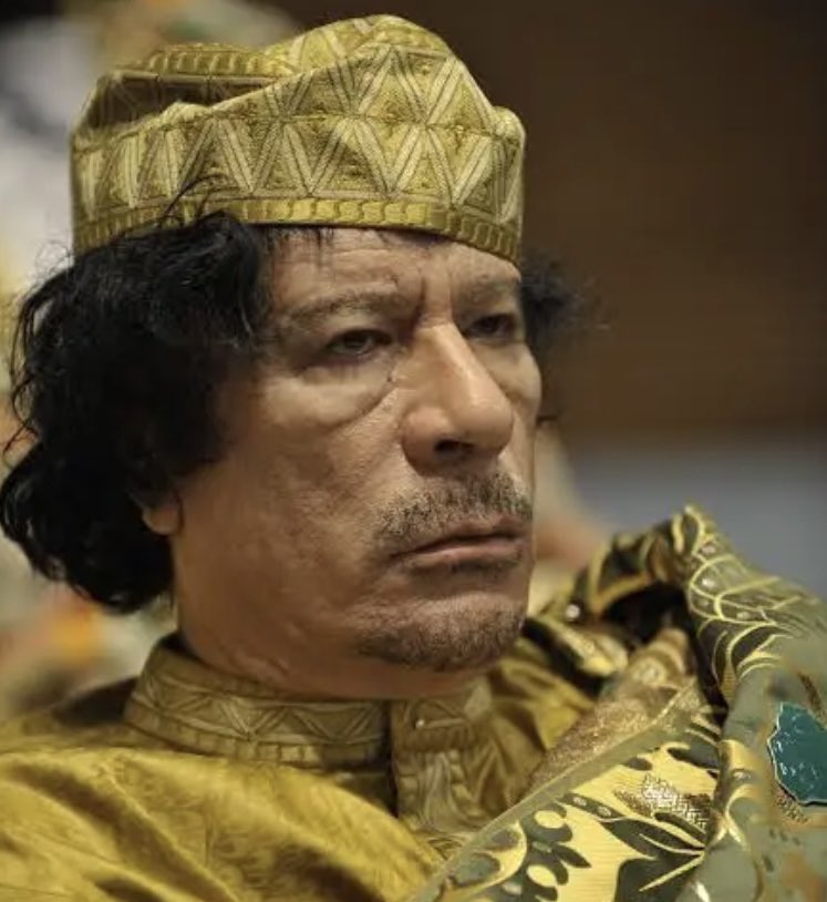 s.Le pain en smoking tweet media