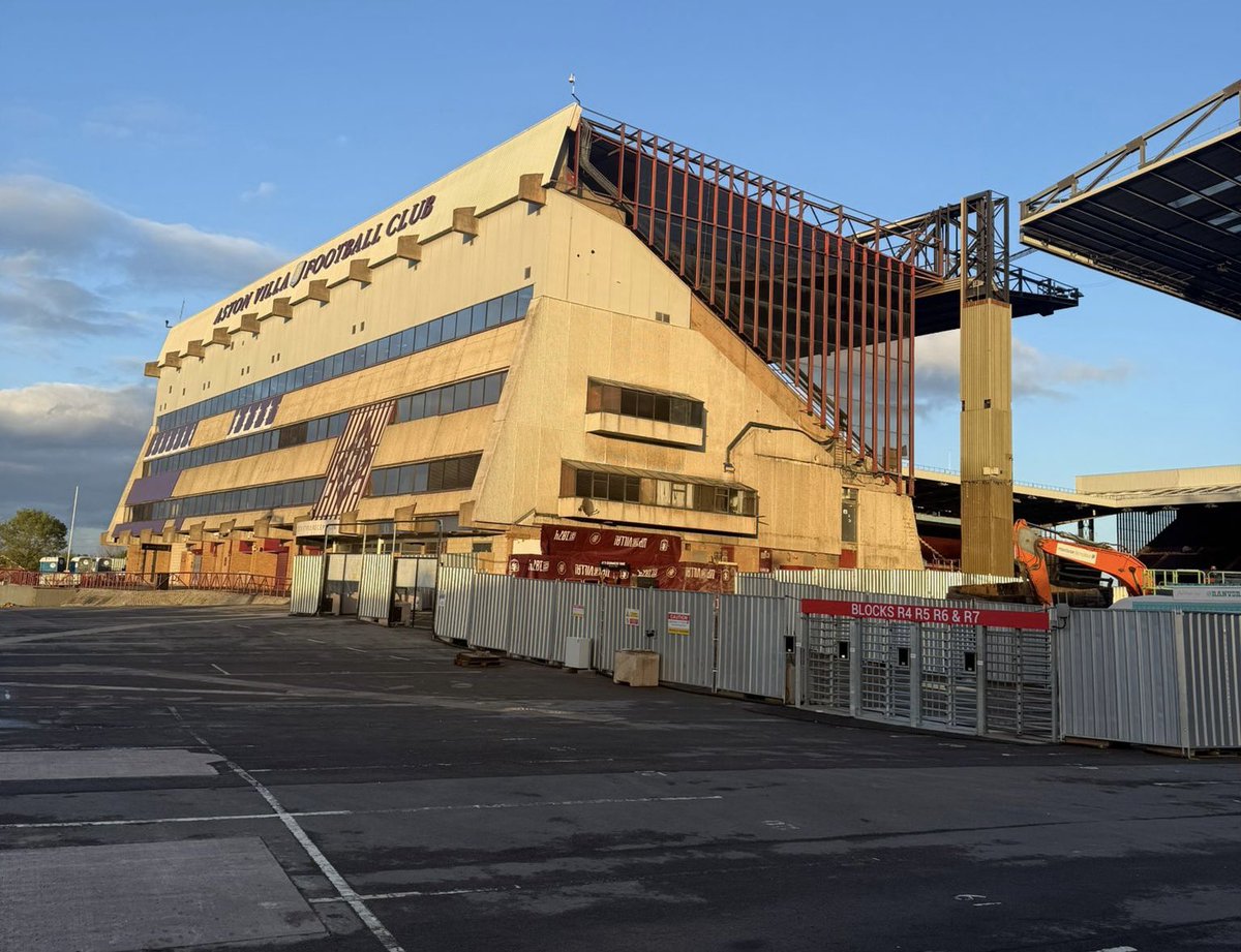 Primetimeperry's tweet image. Turnstile watch! 😝

Signage is up and all is set for tomorrow 

#AVFC #AstonVilla #VillaPark 🟣🔵