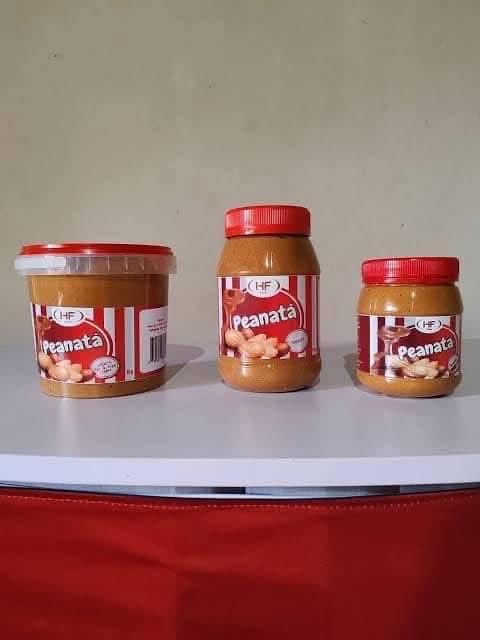 KatlegoMaseng1's tweet photo. At 41, Mpho Mathabi from Venda, Limpopo is proving it’s never too late to build something powerful 💪🏾

She founded her peanut butter brand, Peanata, created jobs for 2+ women in production & processing, and now supplies cities from Pretoria & Polokwane to as far as Cape Town and Kuruman.

Start where you are. Build what you can. Grow beyond limits. 🚀
