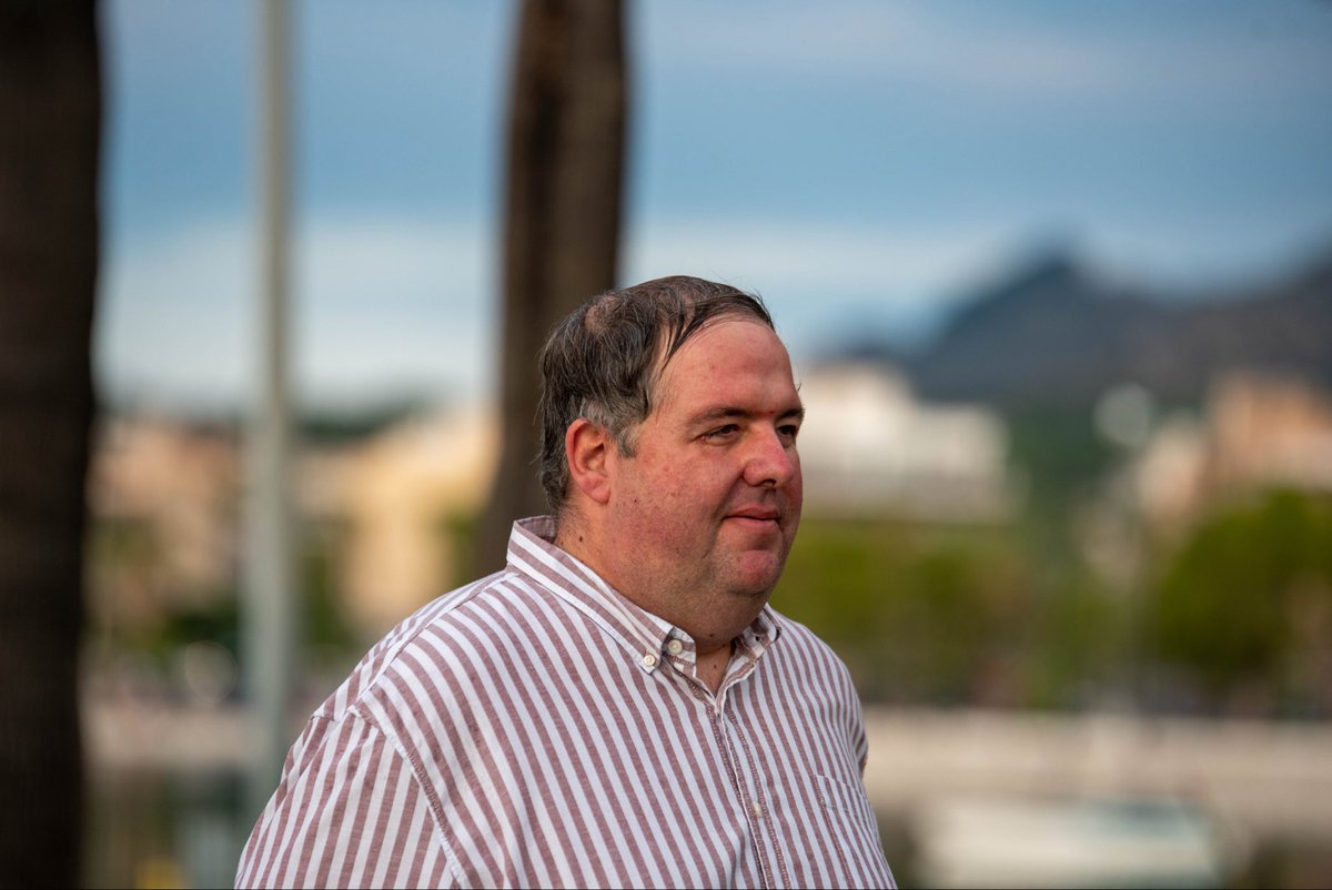 quimbuendia's tweet photo. Família, amic i referent.

La meva tia et va convèncer per entrar en política, però ella no et va poder gaudir. Tu em vas enredar a mi. He intentat aprendre de tu, ajudar-te i implicar-me al màxim.

Ja et trob a faltar.

No t’oblidaré. Seguiré, també per tu.

Descansa en pau. https://t.co/8Ez4mDCK8L