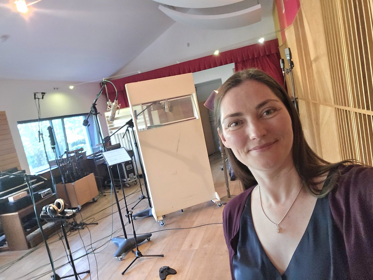 ZoeConwayfiddle's tweet image. A glorious day of recording in Wicklow today singing the music of Garth Knox. Some very complex (and high!) parts keeping me on my toes!! 

#recording #voice #studio #contemporarymusic #gaeilge #ireland