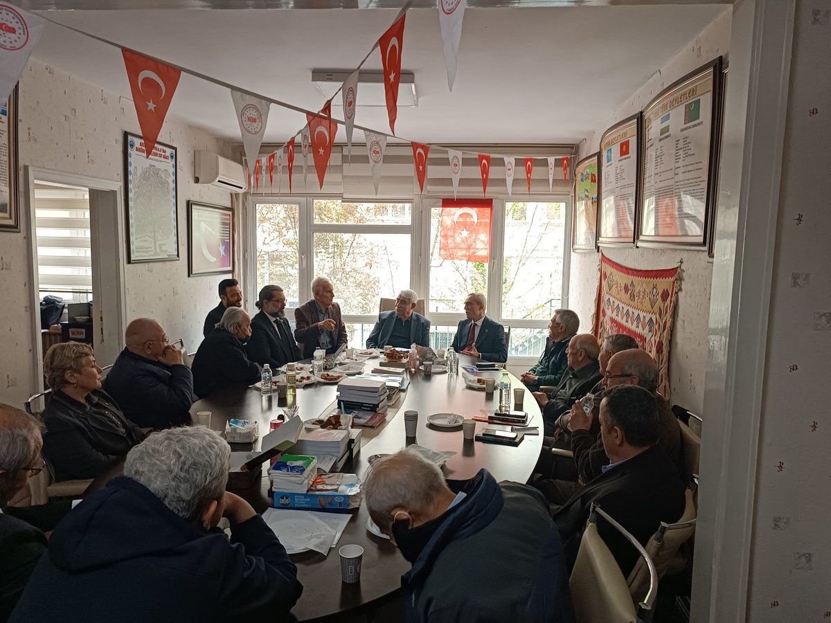 turkboyresmi's tweet photo. Milliyetçi Türkiye Partisi Genel Başkanı Sayın Ahmet Yılmaz, parti yöneticileriyle birlikte Türk Boyları Konfederasyonu’na ziyaret gerçekleştirdi. Yılmaz, ziyarette partisinin hedef ve projelerini anlattı. Ayrıca üyelerimizin sorularını yanıtladı.
@ahmetyilmazmtp @mtpgenelmerkezi https://t.co/gISaBPrChB