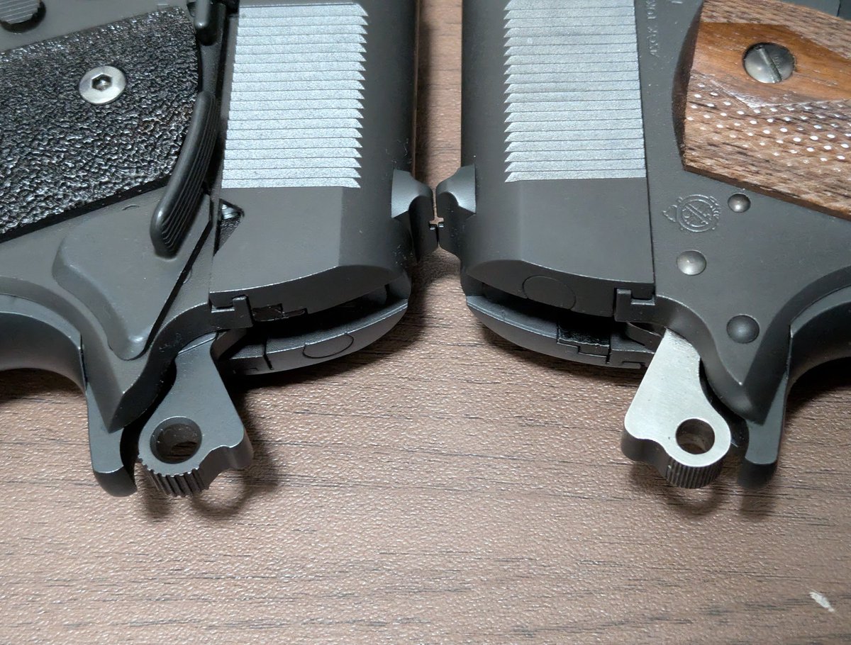 dw5900bb1jf's tweet photo. 1911用のリングハンマー
穴の径が違うだけで雰囲気変わるね。 https://t.co/08HHFHSTEB