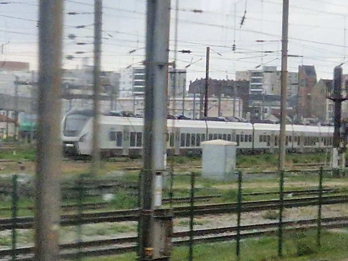 CreeperDeParis's tweet photo. On commence à le voir partout ce petit, on sait combien il y a de rames ?

#CDGEXPRESS https://t.co/84w3sSIMQV