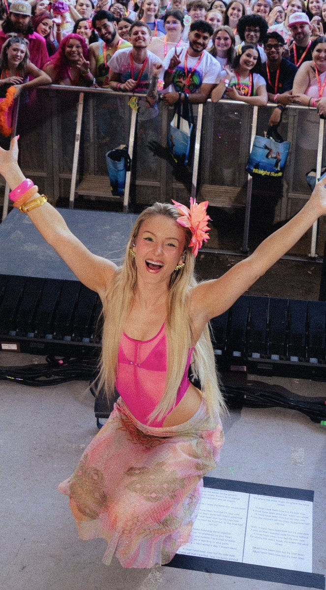 us with <a href="/zaralarsson/">Zara Larsson</a> 😭🫶🏼