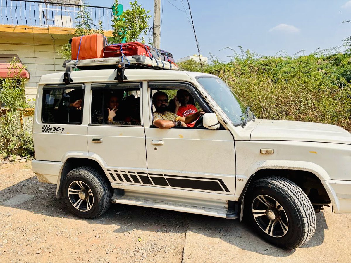 choudapurkar's tweet photo. @TataMotors @TataMotors_Cars - I just toured on my Tata Sumo from Kalaburagi to Kedarnath passing thru 8 states &amp; covering 5000 kms in 2 weeks.
Be it Amazing NHs/Uttarakhand’s craziest ghats/Tough Offroads/city traffic.
Effortless driving and Amazing comfort with full car load🙏🏻 https://t.co/jYh2s4MzLl