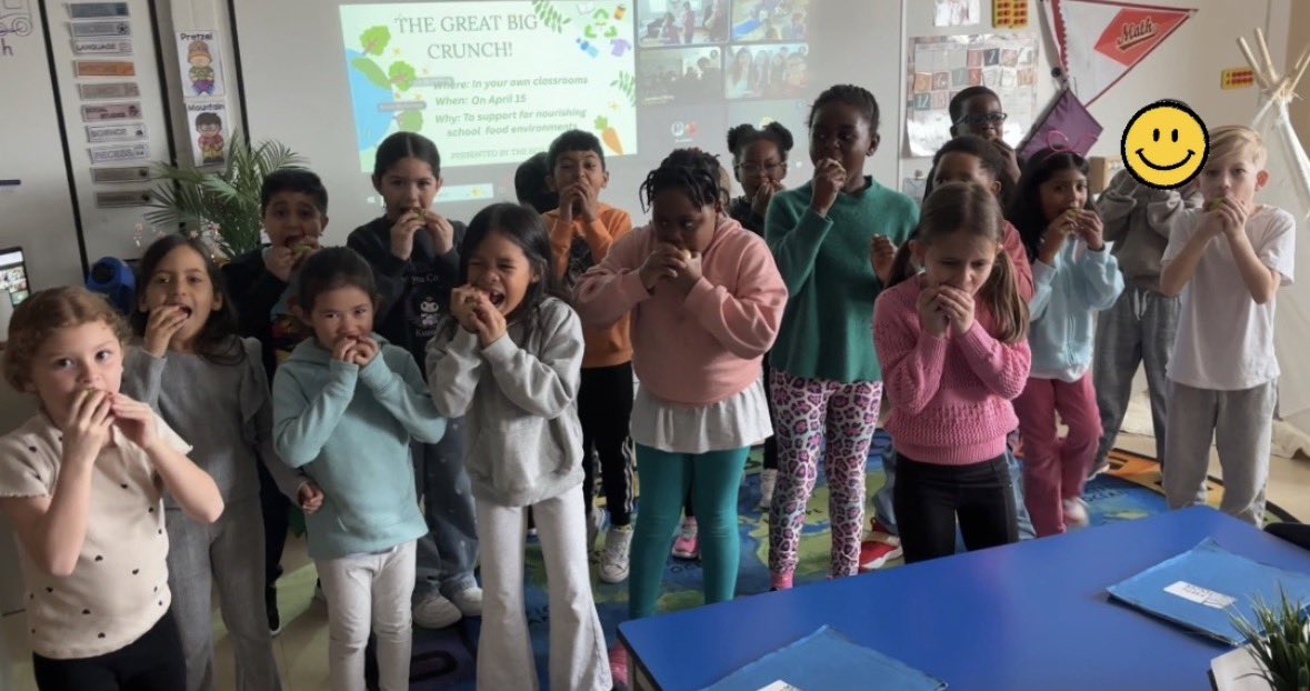 PrimarySandbox's tweet photo. The Big Crunch! 🍎🍏 https://t.co/PdMsROIMOk