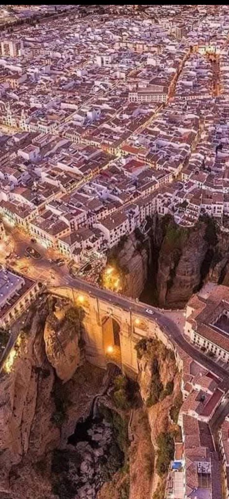 dr_khalidalsaud's tweet photo. هذه صور لمدينة #رندة Ronda الأندلُسية ، مدينة الطبيعة الساحرة والجسور والحصون ، ومسقط رأس صاحب المرثية الأندلسية الشهيرة المؤثرة للغاية " لِكُلِ شيءٍ إذا ما تمّ نقصانُ " الشاعر أبو البقاء الرندي .. https://t.co/tzckc3edhT