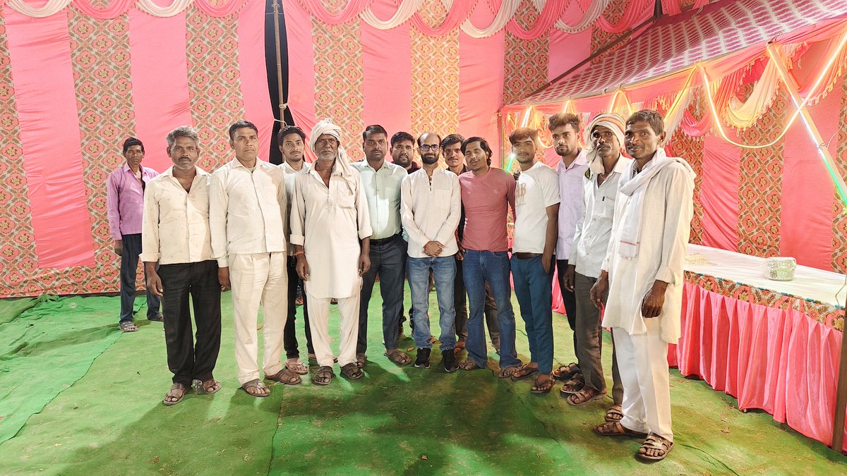 आज ग्राम स्योंडारा में श्री नरेश मौर्य जी की दोनों सुपुत्री अनिता मौर्य जी एवं पूजा मौर्य जी के वैवाहिक कार्यक्रम में सम्मिलित होकर हार्दिक बधाई एवं शुभकामनाएं दी।।