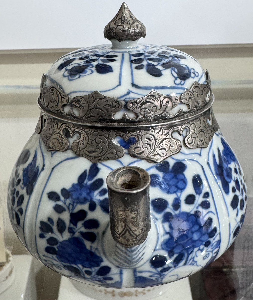 whitegoldsword's tweet image. This is one of the #porcelain pieces I will be taking with me to accompany my talk at Marble Hill House on the evening of Thursday 21st May. I will be talking about the Spice Islands, the East India Company, the export of porcelain from #Jingdezhen to Canton and then the west,