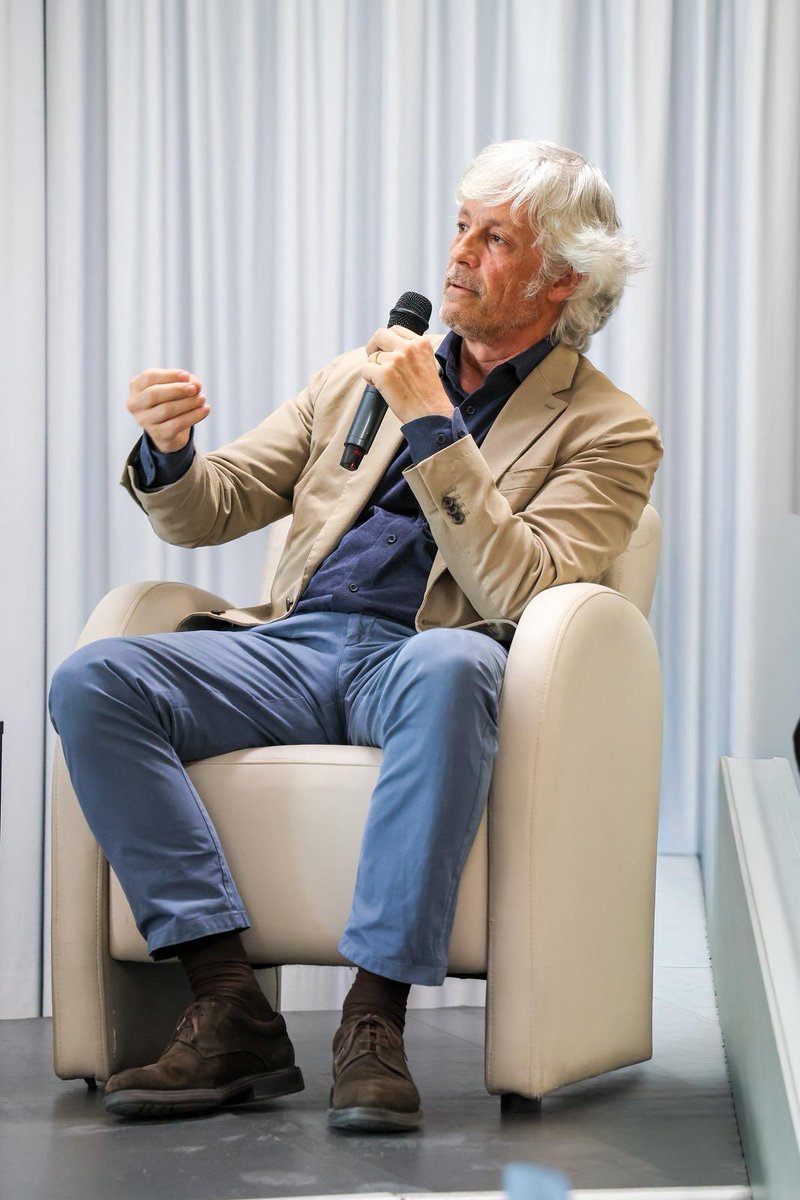 cbamadrid's tweet photo. ¿Vivimos el tiempo… o el tiempo nos vive?
 
Vuelve el ciclo #MedicinaYFilosofía. En esta primera sesión, junto a José María de la Torre, @GarrochoS y Andrea Kallmeyer, nos adentramos en 'El tiempo del corazón' ⏳
 
Organizado con @secardiologia. https://t.co/2hlTxO4kOb