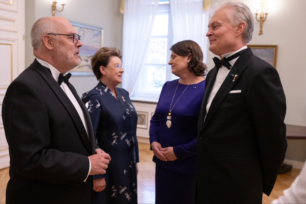 AlarKaris's tweet image. #Estonia and #Lithuania share more than friendship — we share trust that in decisive moments we stand side by side, as we did in the Baltic Way. Freedom is not sustained by words alone, but by action. Long live Lithuania, Estonia, and our freedom.