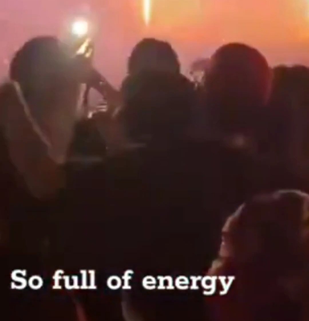 chimxhim_2's tweet image. Omggg gemfot were really the sweetest yesterday 🥹🥹
Gem's hand being possessive around fot's shoulder not leaving at all and fot leaning back into gem  dancing beside him 😭😭 they really become clingy when it's 2 of them.
#GeminiFourth #เจมีไนน์โฟร์ท x.com/lamyen2903/sta…