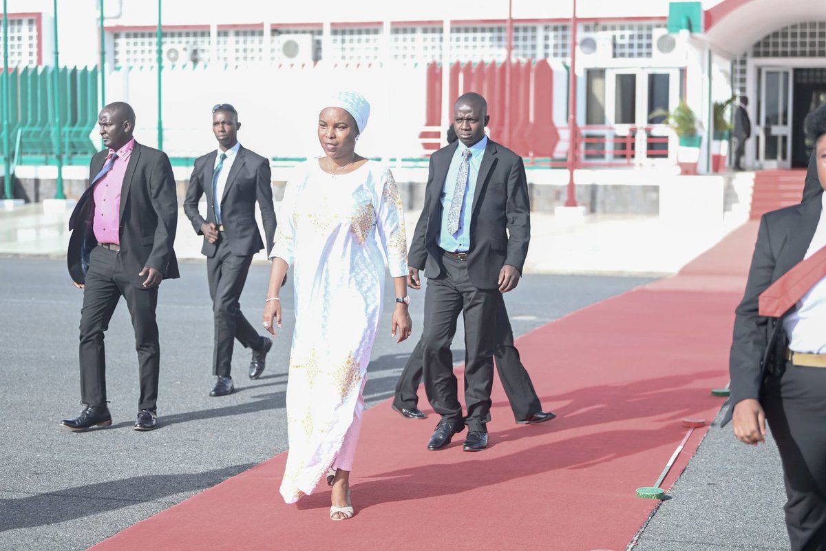 LeRenouveauBdi's tweet image. Sur l'invitation de @ZitaOligui, Première dame de la République Gabonaise, la Première dame #Burundi-aise, @Burundi1stLady a pris l'avion, dans l'après midi du mercredi 15 avril 2026, à destination de #Libreville au #Gabon.