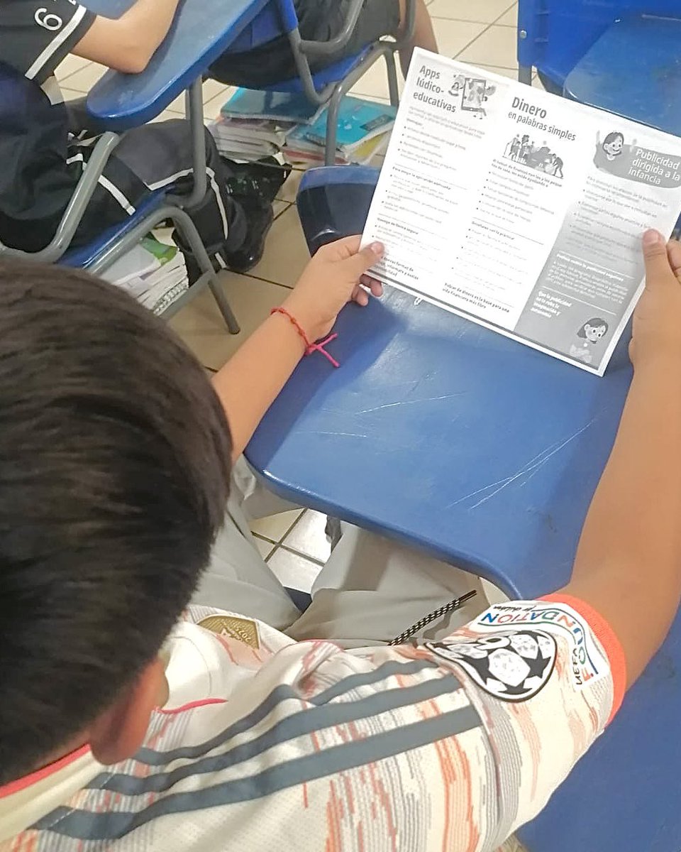 anaguizarv's tweet photo. 💛 En el mes de la niña y el niño, destacamos la importancia de impulsar desde la niñez hábitos de consumo responsables que aporten a un mejor futuro. ✨

📚 Estuvimos en la Escuela Primaria Juan Ruiz Durazo, en Hermosillo, compartiendo con nuestras y nuestros consuminis información sobre el cuidado del planeta al consumir y el impacto de la publicidad en la niñez. 📺

En Profeco continuamos promoviendo una cultura de consumo responsable, informada y consciente.