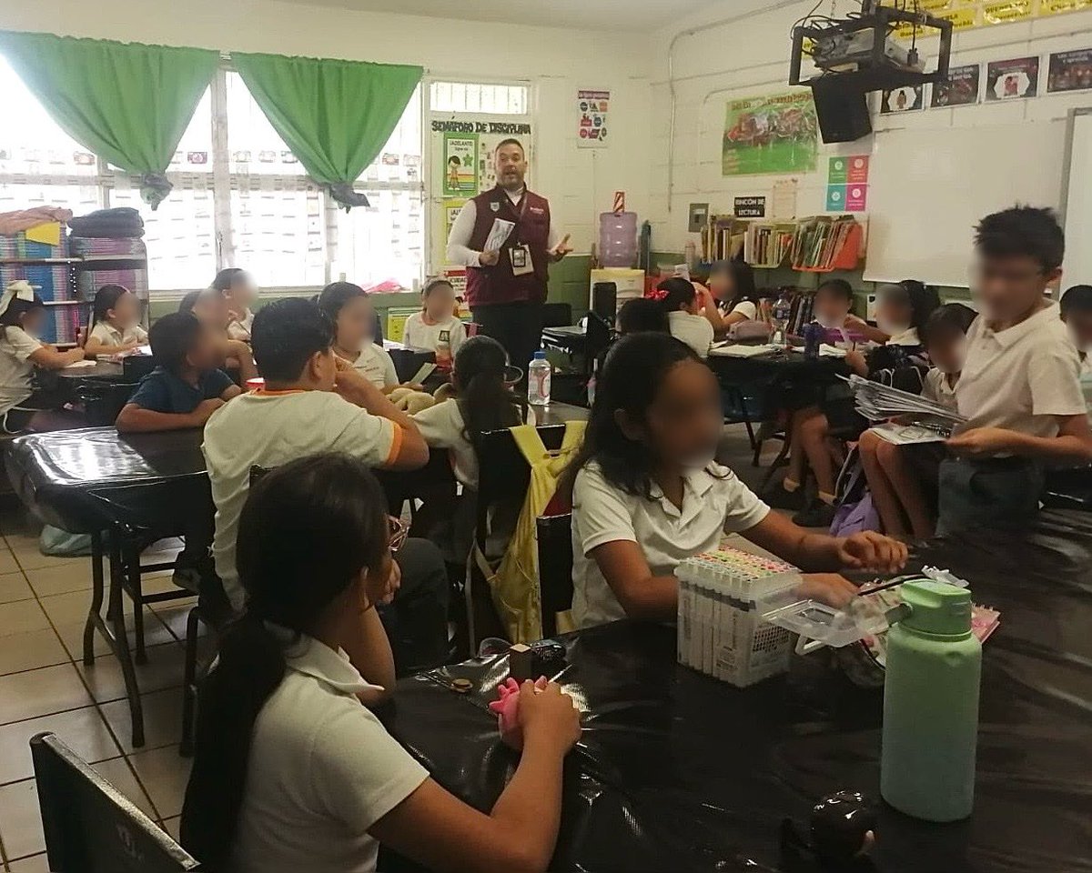 anaguizarv's tweet photo. 💛 En el mes de la niña y el niño, destacamos la importancia de impulsar desde la niñez hábitos de consumo responsables que aporten a un mejor futuro. ✨

📚 Estuvimos en la Escuela Primaria Juan Ruiz Durazo, en Hermosillo, compartiendo con nuestras y nuestros consuminis información sobre el cuidado del planeta al consumir y el impacto de la publicidad en la niñez. 📺

En Profeco continuamos promoviendo una cultura de consumo responsable, informada y consciente.