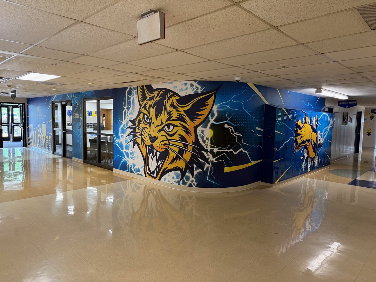 SpeedproSTL's tweet image. This project ignited our passion! When a school seeks something dynamic, inspiring, and full of energy, we rise to the challenge! The best moment? Two girls exclaimed, "We don’t just like it...WE—WE LOVE IT!" ✨💖

#Inspiration #DynamicDesign #SchoolSpirit
