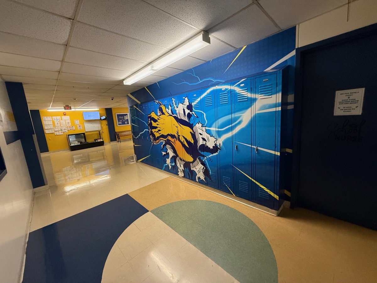 SpeedproSTL's tweet image. This project ignited our passion! When a school seeks something dynamic, inspiring, and full of energy, we rise to the challenge! The best moment? Two girls exclaimed, "We don’t just like it...WE—WE LOVE IT!" ✨💖

#Inspiration #DynamicDesign #SchoolSpirit