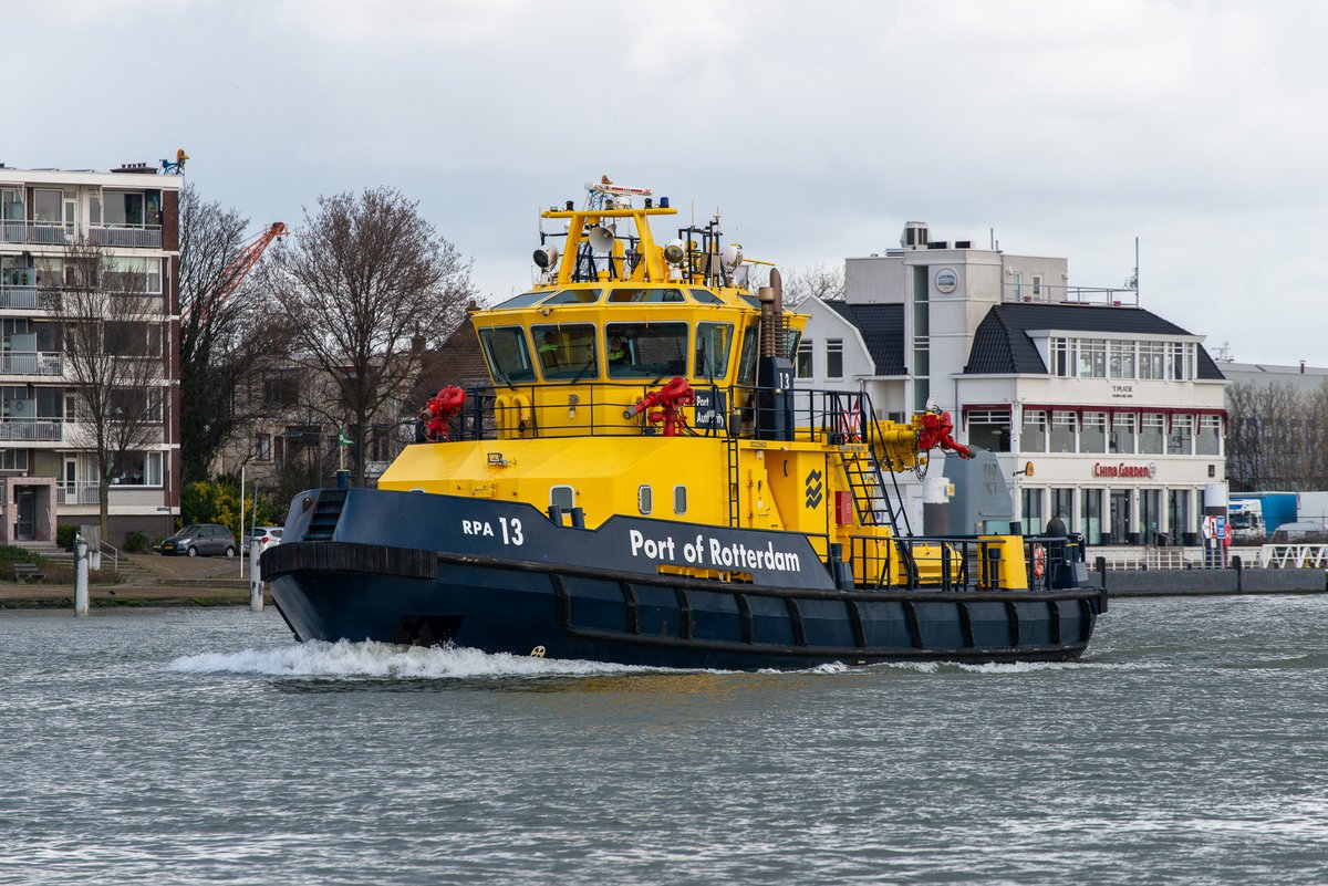 RPA 13 on there way at port of Rotterdam passing Vlaardingen. 

#scheepskijker_havenfotografie #binnenvaart #portofrotterdam #havenmeesterrotterdam