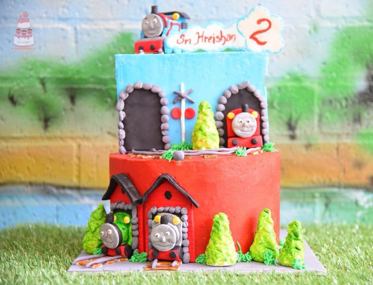 Thomas Cake Bot tweet media