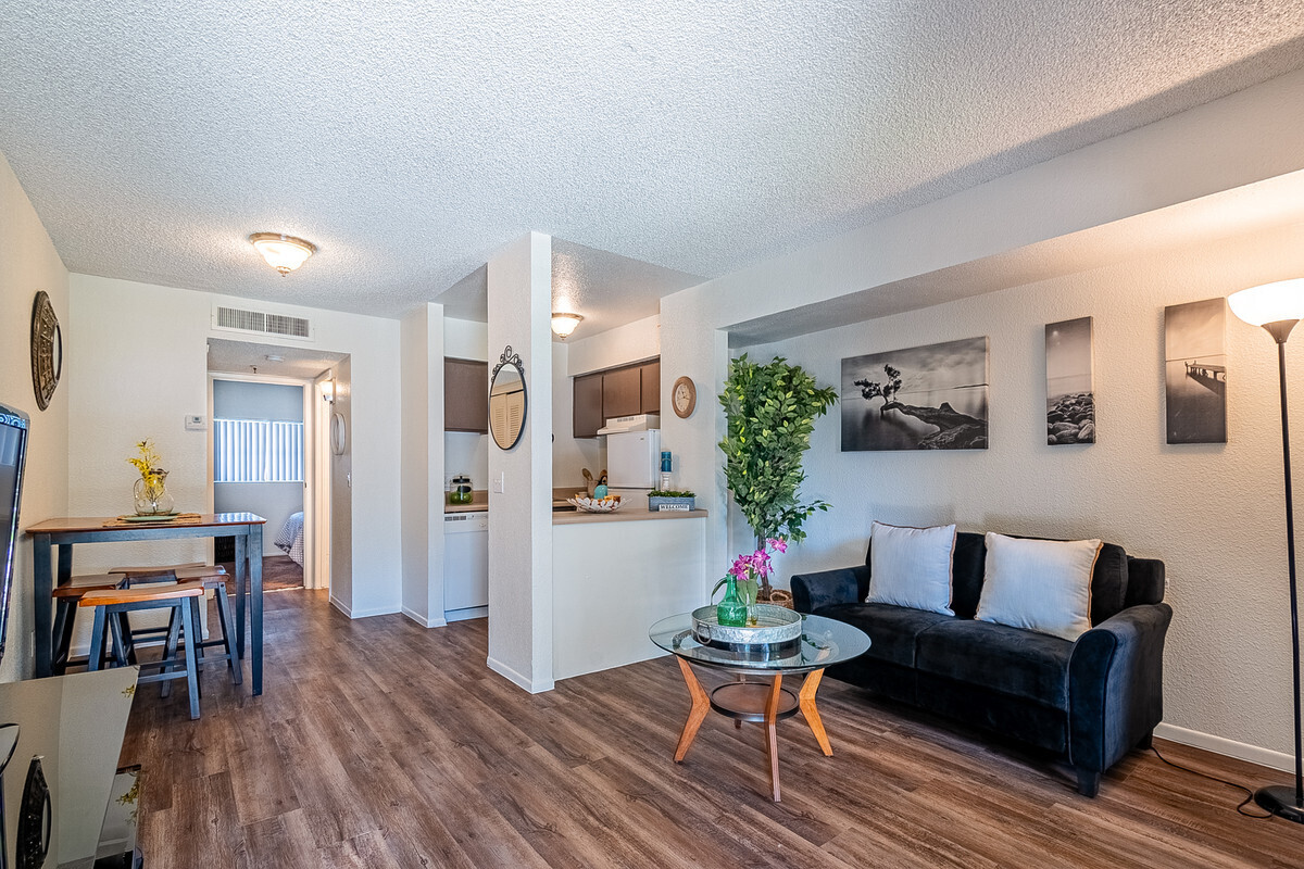 El Encanto Apts. tweet media