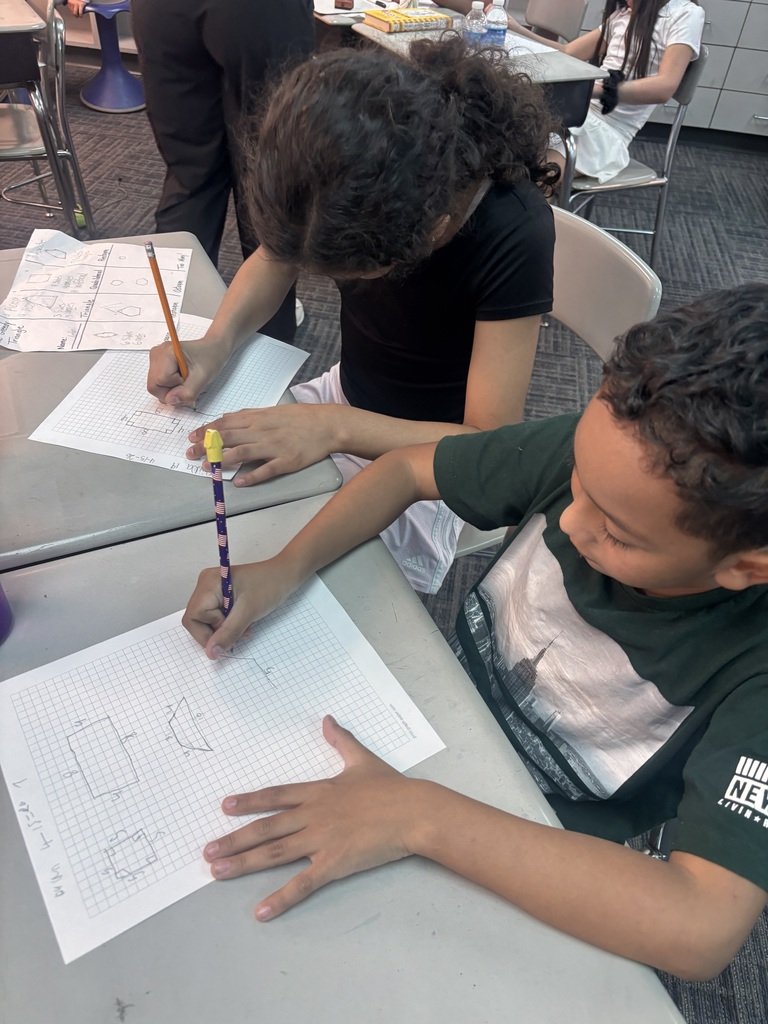 BLewisEagles's tweet image. How about some quadrilateral exploration @sunnyheightsele with our 3rd graders!! #WarrenWill #OURHeights