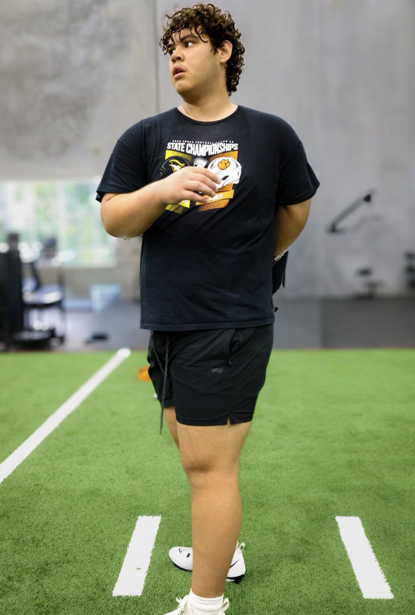 Aaron Lucero | 6’7 330 OL | tweet media