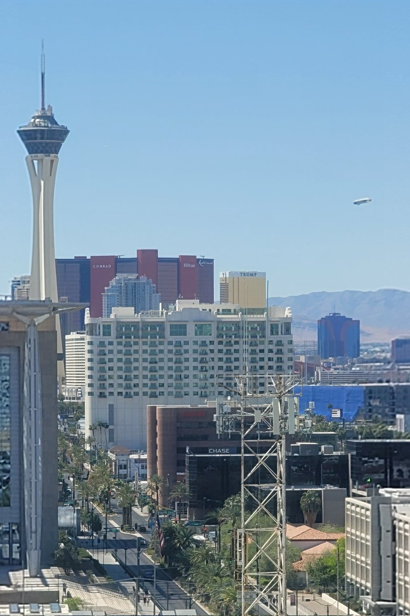 gina_oconnell's tweet photo. Well hello there 🎈 @GoodyearBlimp @FSELV @stratvegas #lasvegas https://t.co/2oMcnP60o4