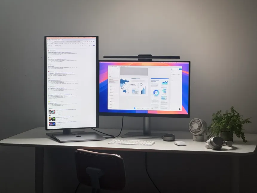 Unhinged Monitor Setups to my two monitor users, what layout do you use? I have been thinking ...