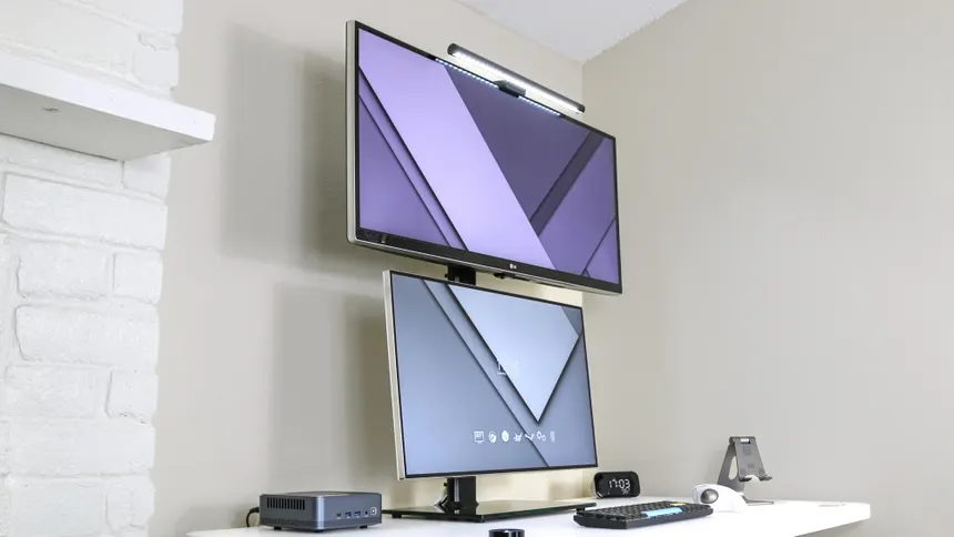 Unhinged Monitor Setups to my two monitor users, what layout do you use? I have been thinking ...