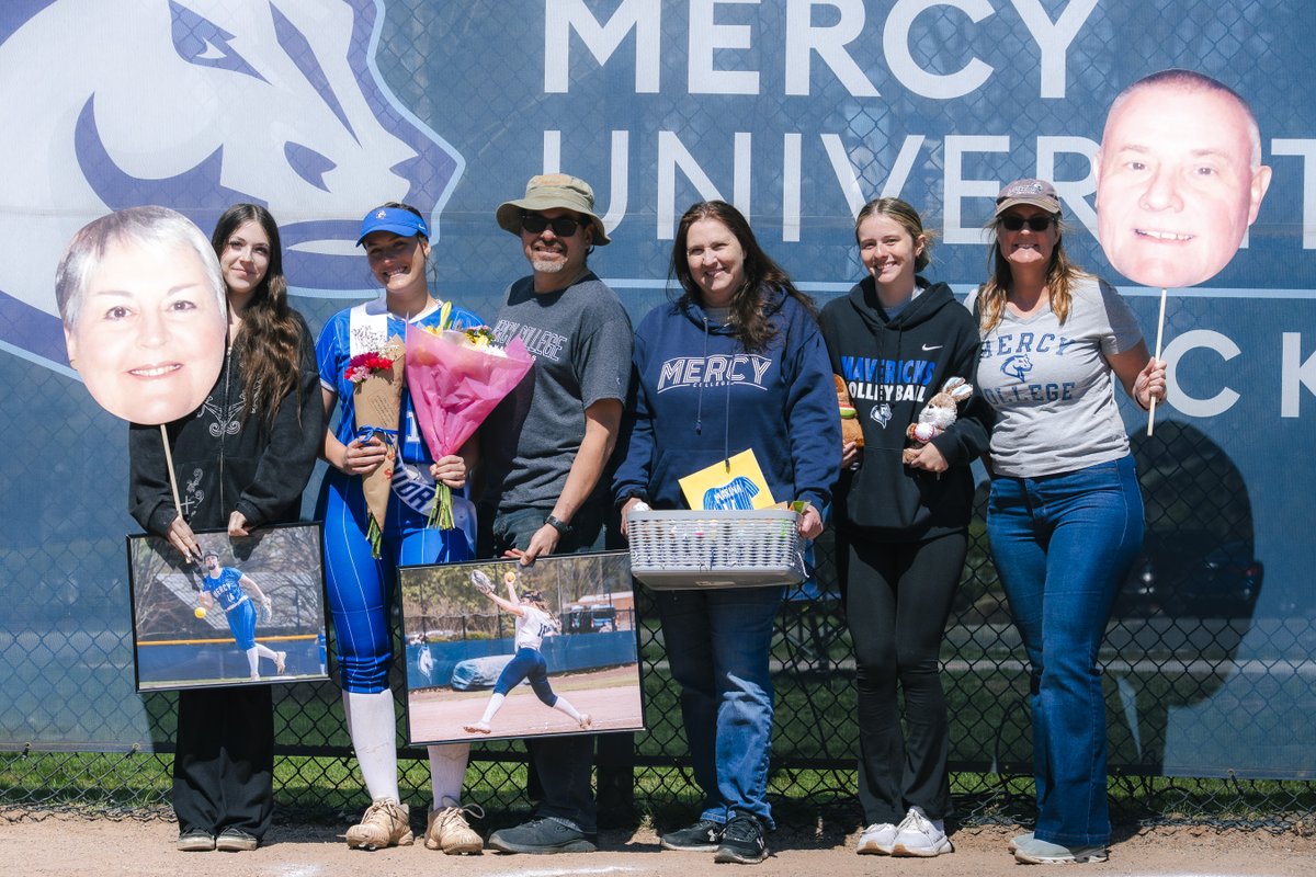 MercyMavericks's tweet image. Prior to Sunday’s games against Holy Family, Softball honored seniors Mackayla Secoda, Marina Provencio, and Elizabeth Stark for their incredible contributions to the program. 🥎
 💙 #SeniorDay #ThankYouSeniors