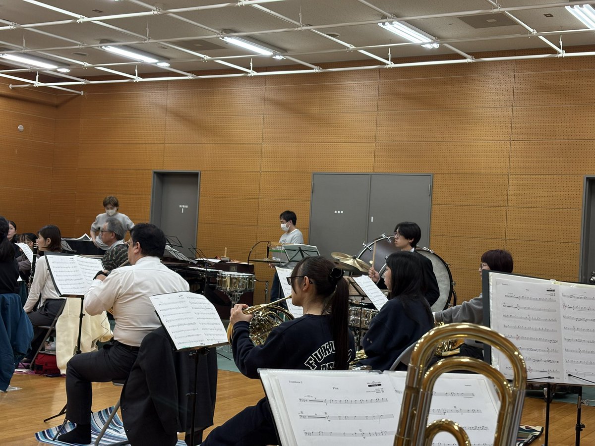 munakatawind's tweet photo. 今日の練習は団指揮による合奏でした！
(二人の団指揮のうち、お一人しか撮れませんでした…すみません)
また来週も頑張りましょうー(^^)
#宗像ウインドアンサンブル #宗像ウインド #吹奏楽団 #団員募集 #柴田裕二 https://t.co/BnSfCKSW2D