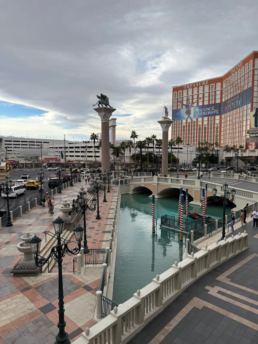 Rinkyy05's tweet image. Lost in a #loop where water mirrors the sky
we moved through moments that refused to pass by
bridges held echoes of time softly spun
ur smile made silence feel gently undone
light slipped through clouds like a secret we knew
&amp;amp; the #world felt complete just walking with u
#vss365