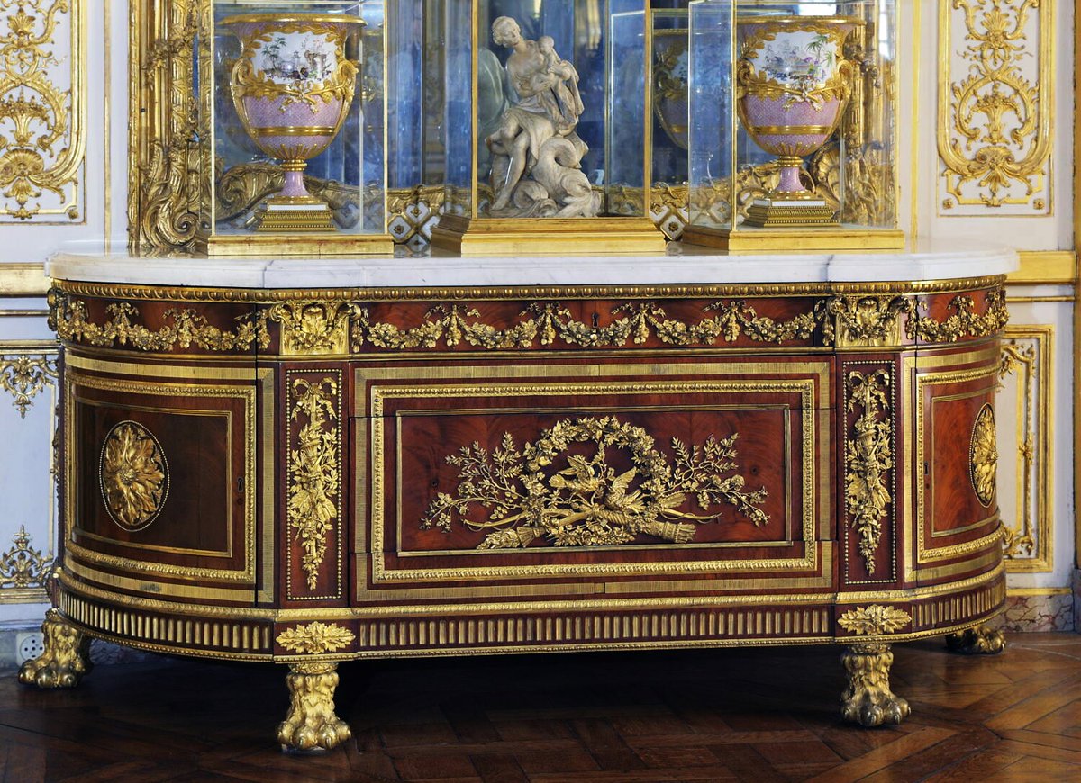 CachauPhilippe's tweet photo. #Commodes de Guillaume #Beneman (1750-1811) et Joseph #Stöckel (1743-1802) pour la #chambre et le cabinet de #LouisXVI à #Compiègne en 1786, expressions du "style mâle", à la romaine, courant néoclassique qui sévit des années 1780 à 1810. La première est installée à #Versailles. https://t.co/En4T8tidDZ