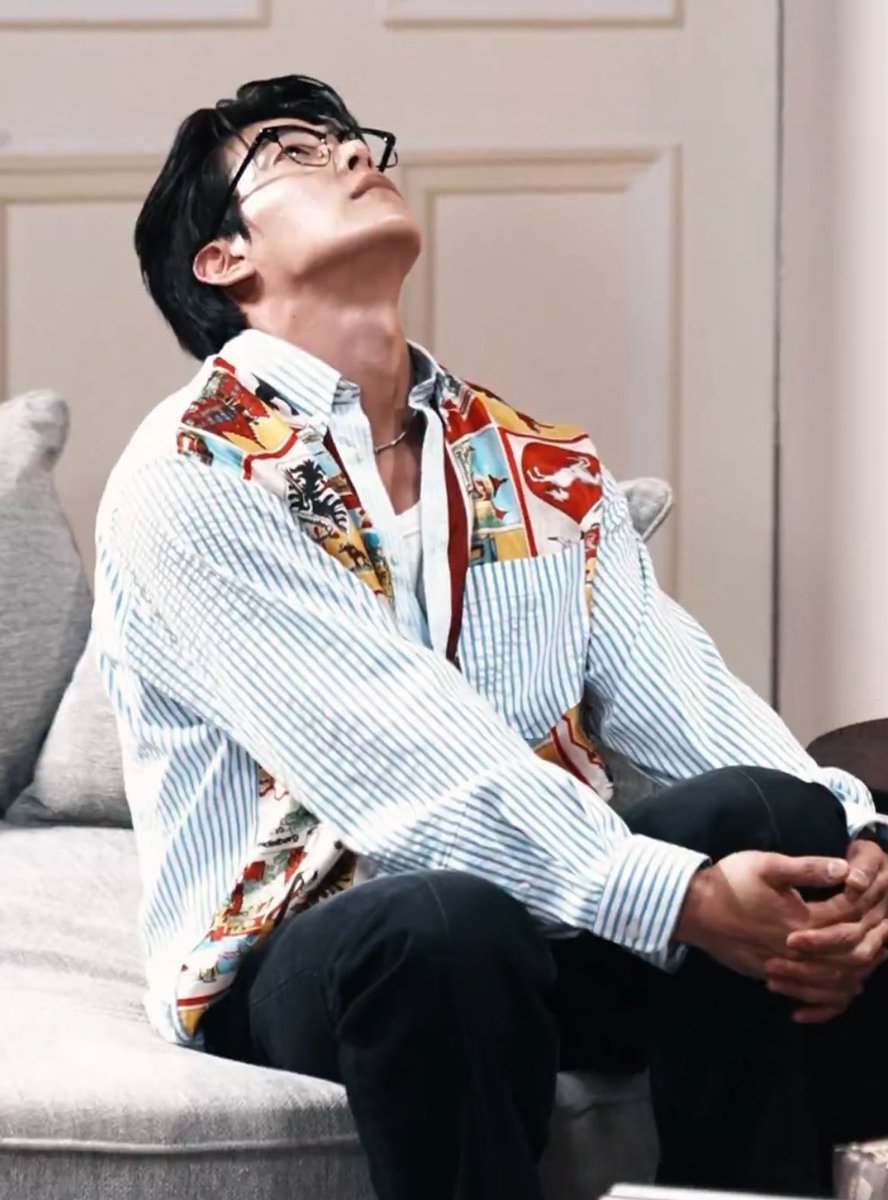 atmylatitude's tweet image. ร้องไห้แต่ไม่ลืมที่จะกินขนมของฝากจากเมนเทอร์มาย เริ่ด

#TEAMMILE