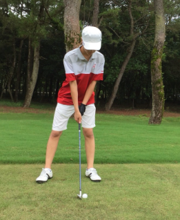rienhypen's tweet image. i never thought i needed this 13 yrs old jay playing golf🙇‍♀️