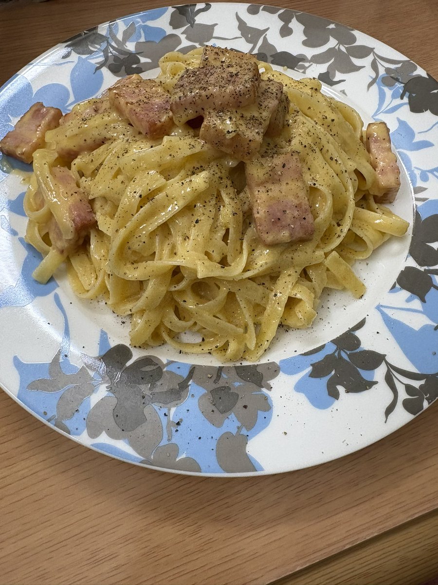 疲弊極まったのでカルボナーラ☺️

地味にカルボナーラが用意楽過ぎて…
ただ、お腹すいたから調子に乗ったせいでおなかいっぱいです😇

次からもう少し軽めにしよう☺️

 #本日の生贄料理2026