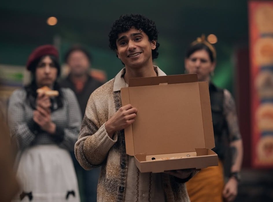 is jesus splitting pizza instead of bread 😭